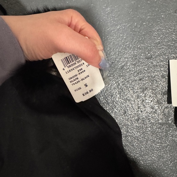 Elegant Black Dress - Picture 3 of 4